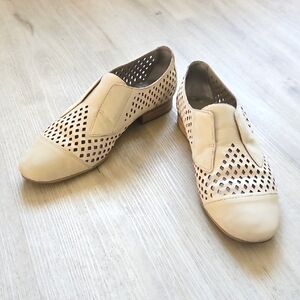 Franco Sarto Womens Cream Shoes Chic Perforated Slip-On Shoes 7.5